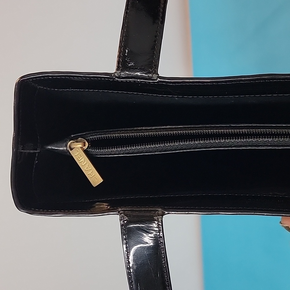 💥HOST PICK💥 CHANEL Stunning Vintage Black Patent Bag Purse - Picture 13 of 16